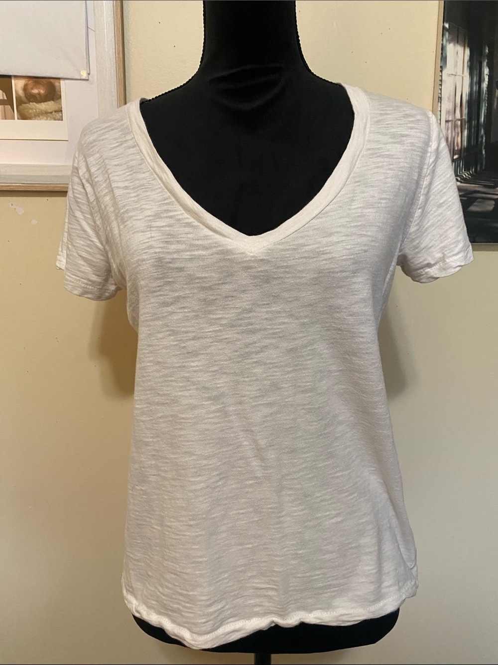 Authentic American Heritage White V-Neck Short Sleeve Tee Sz Medium
